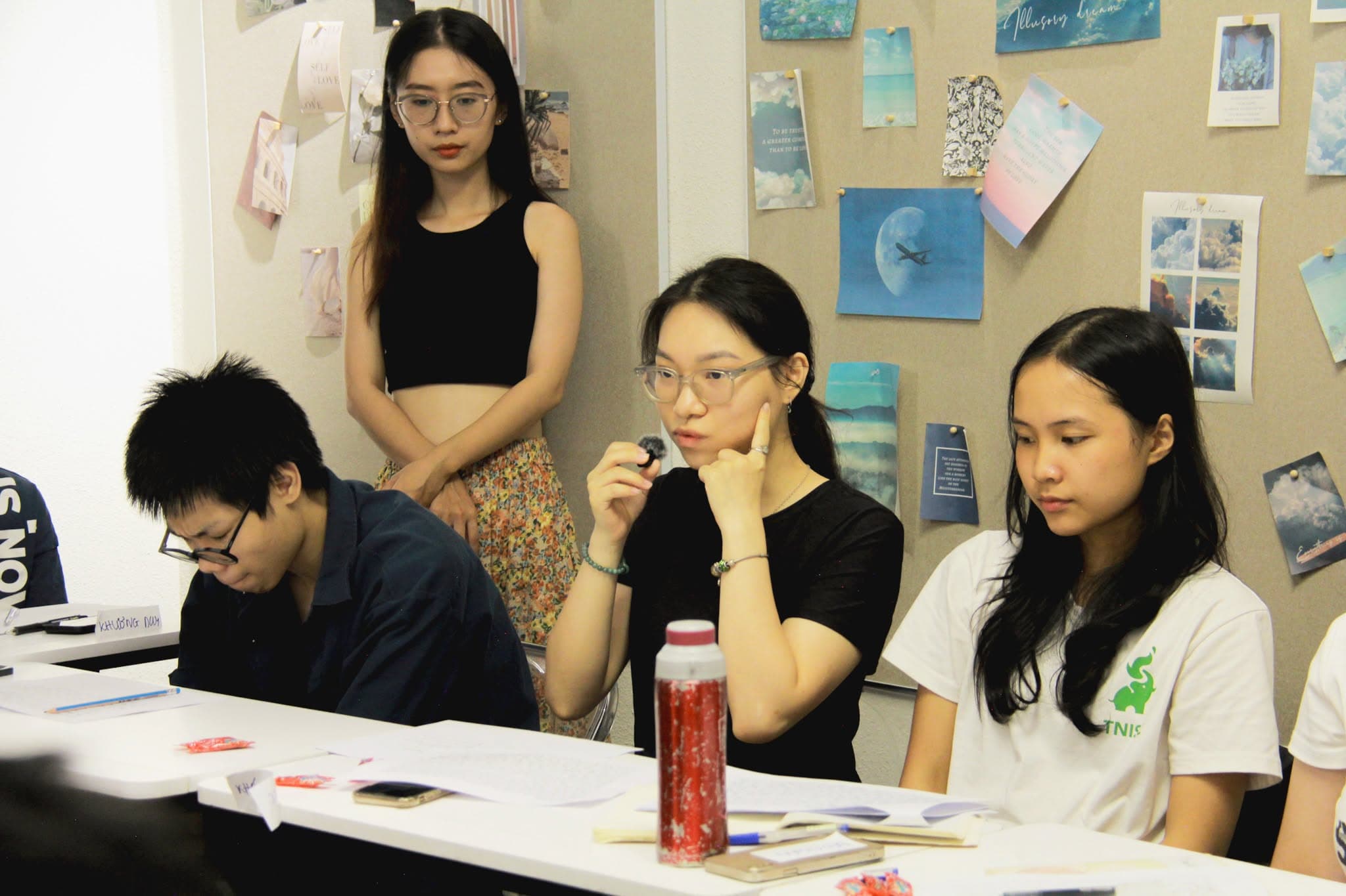 Học viên thảo luận trong giờ seminar Văn học