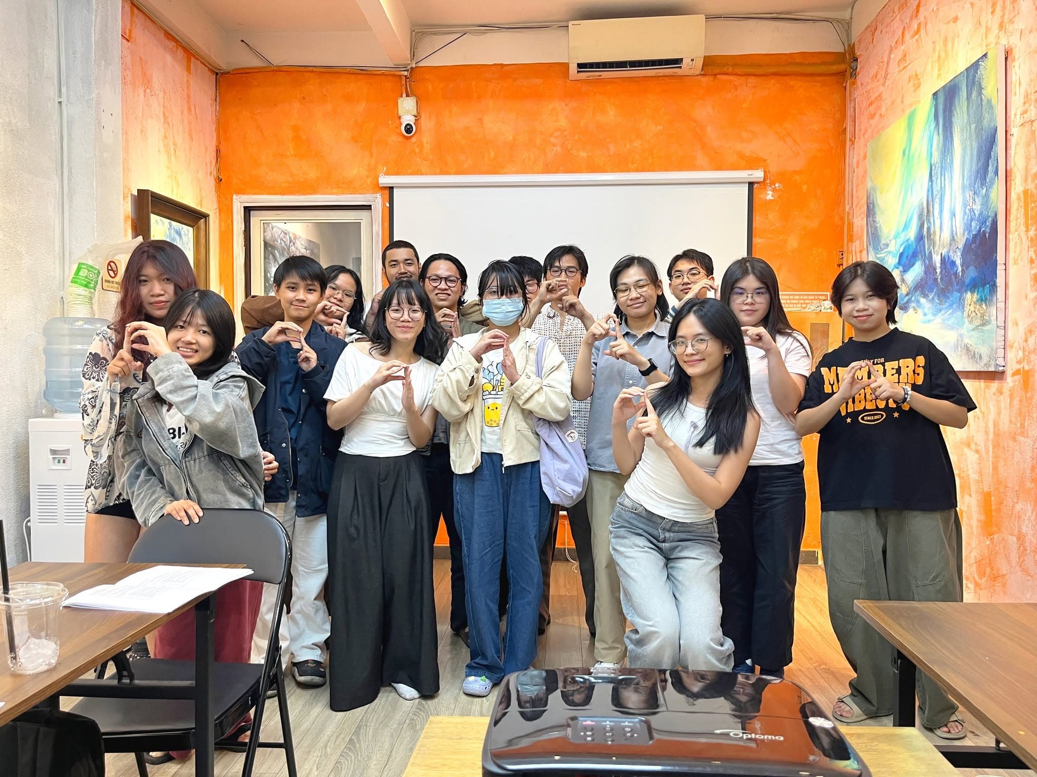 Học viên Lớp học Hè 2026 chụp ảnh chung sau seminar