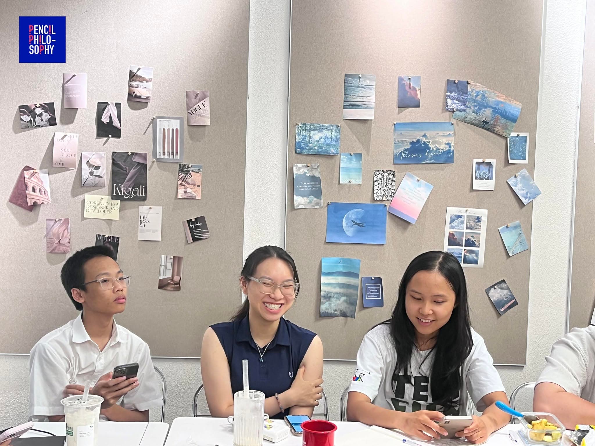 Học viên Lớp học Hè 2026 chụp ảnh chung trong buổi Tổng kết